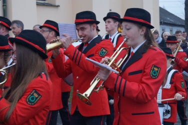 Grafika artykułu: Gminna Orkiestra Dęta w Lanckoronie w nowych mundurach.