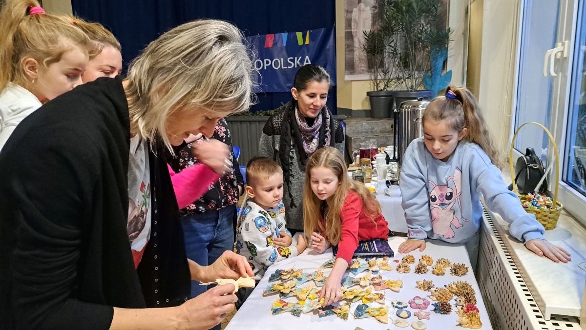 Grafika artykułu: Znowu lepimy z gliny z Dominiką Domanus